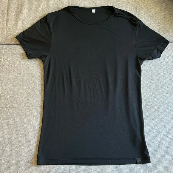 Uniqlo Heat tech Black short sleeve t shirt mens small - Picture 1 of 6